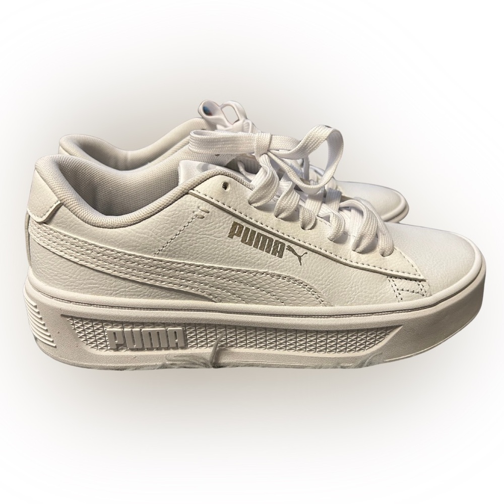 Puma Women’s size 7 Soft foam White Sneakers -NEW w/o box